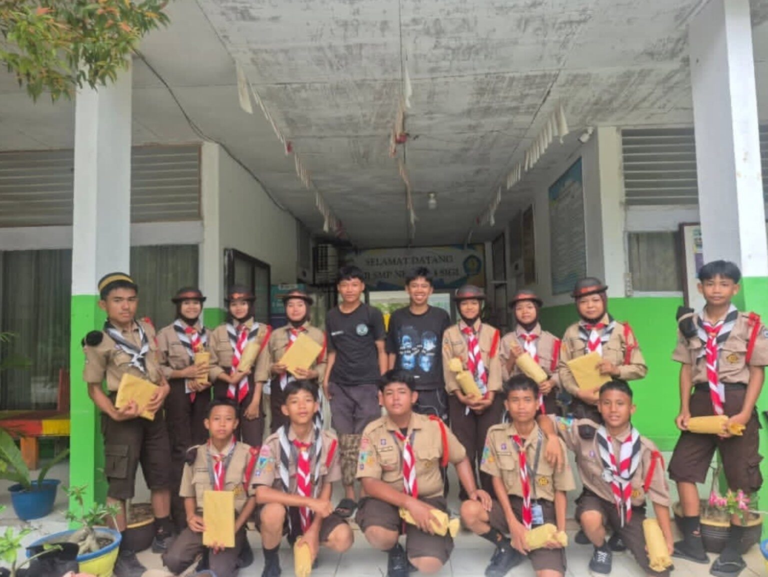Pramuka SMPN 4 Sigi pada Kemah Hardiknas 2026