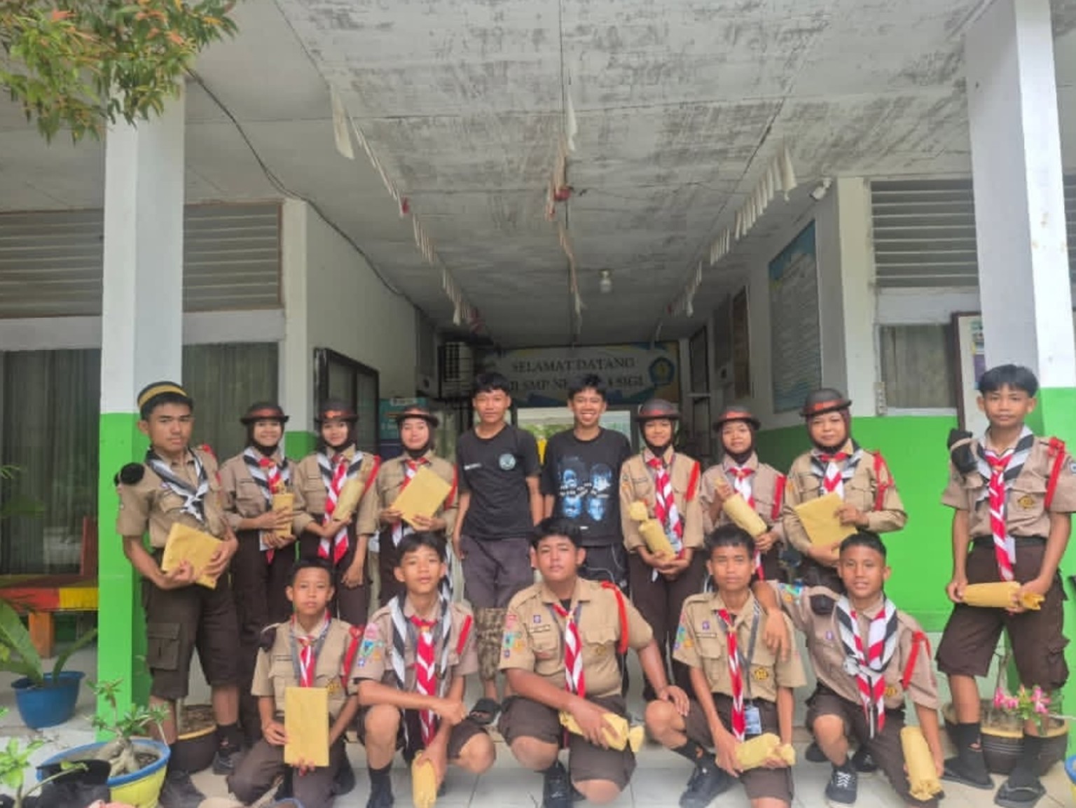 Kemah Pramuka SMPN 4 Sigi memperingati Hari Pendidikan Nasional 2026
